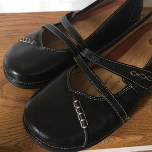 Clarks Un Structured Mary Janes Size 8.5 Wide NEW